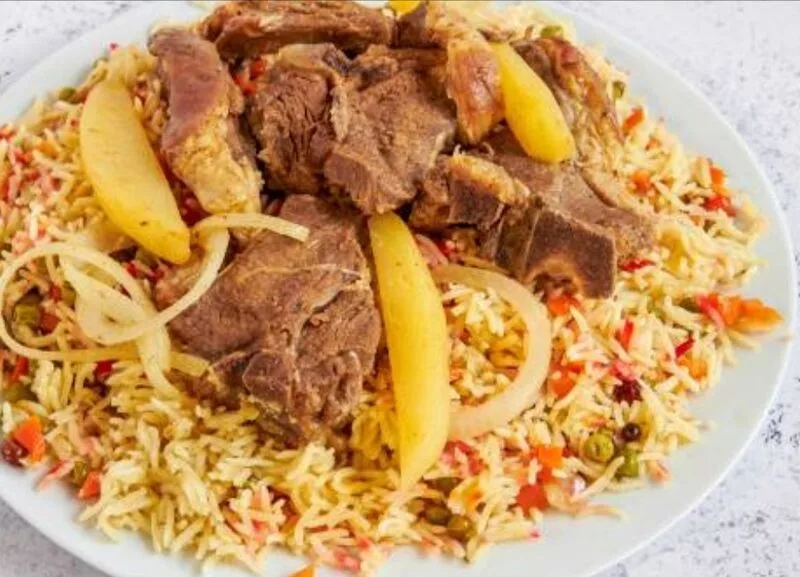 Assiette de riz basmati et viande