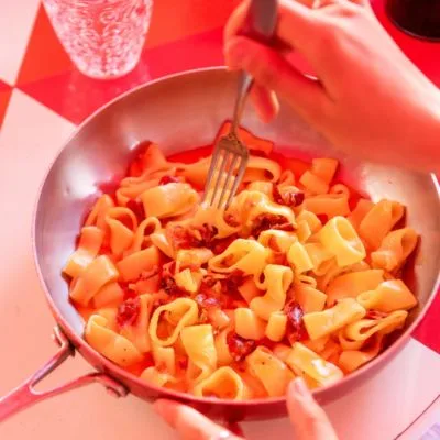 Onctueuses, crémeuses et généreuses, nos pâtes carbonara chez mammamia_saleya sont un vrai hommage à la tradition italienne 🇮🇹🍽 Sans réservation
🕞 Service en continu de 8h à 21h, 7/7j
📍 3 place Charles Félix, 06300 Nice
mammamia dipiu babbomio villadeste screstaurants restaurant nice frenchriviera lunch dinner cotedazur pasta food vieuxnice saleya italia vino wine spritz